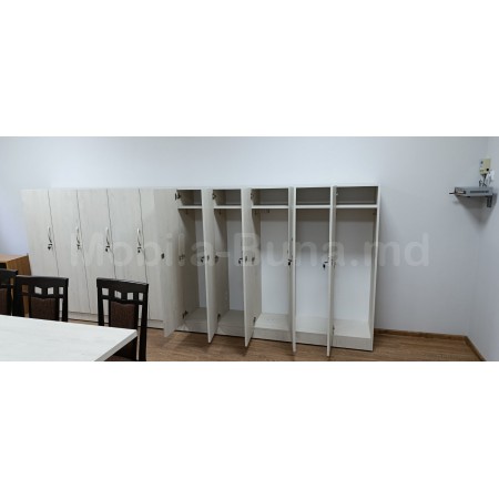 Mobilier pentru vestiarul scolii 